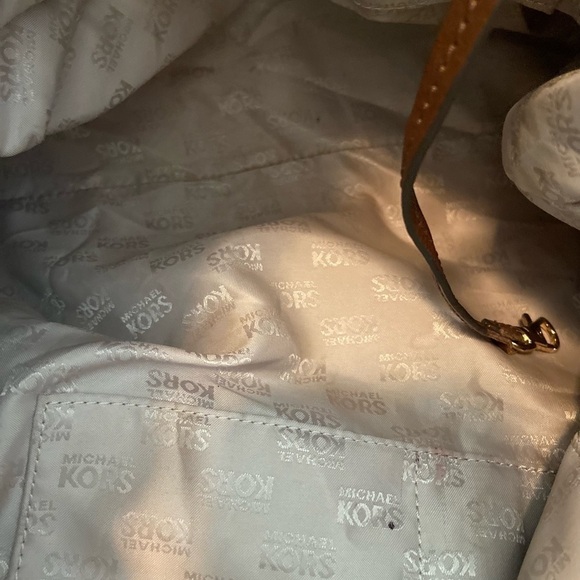 Michael Kors Gansevoort Monogram Canvas Large Tote - Picture 13 of 14